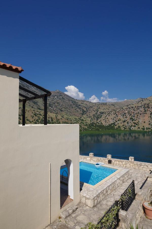 The Lakescape Villa In Kournas Dhimitroulianá Buitenkant foto